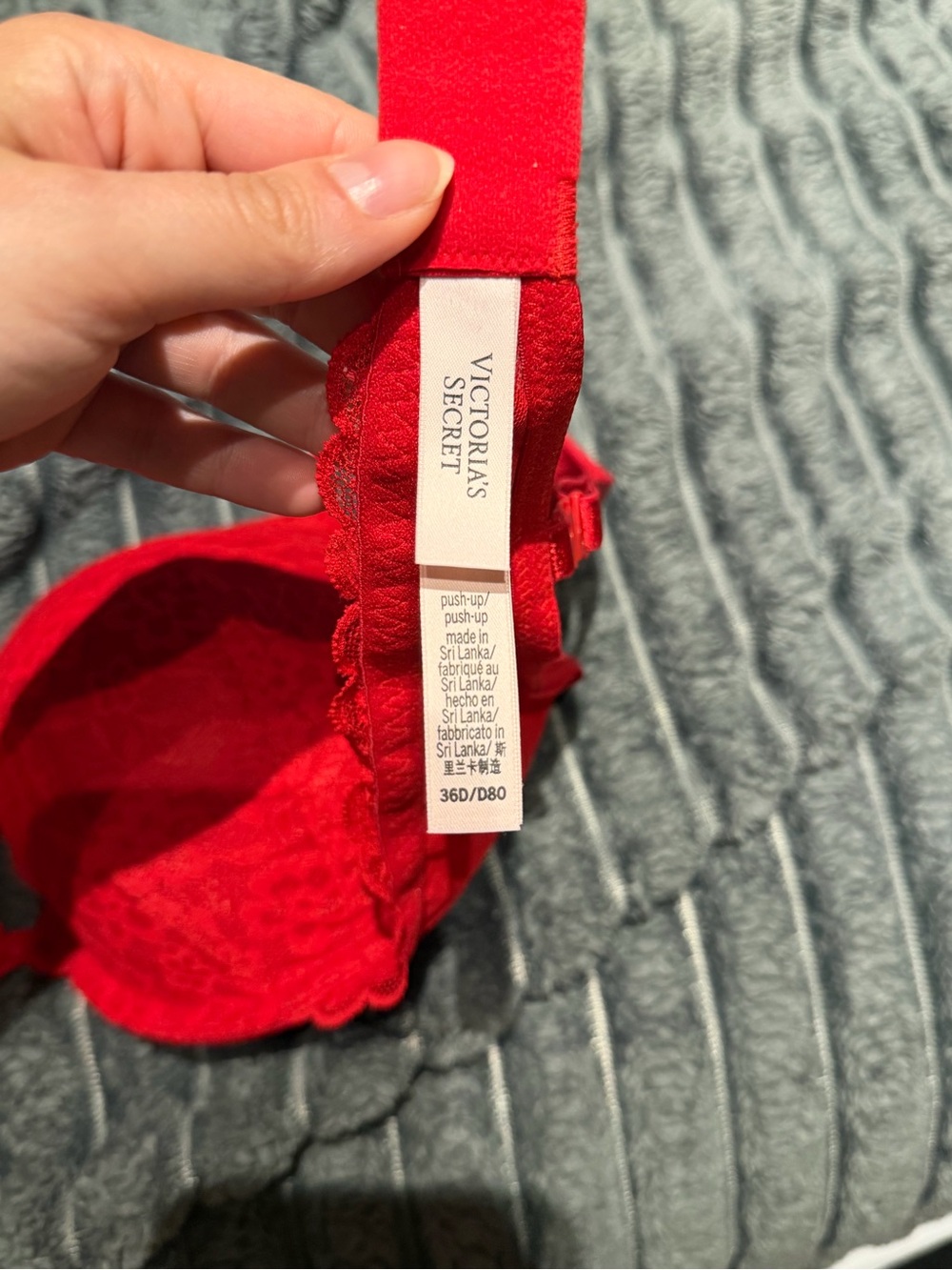 Victoria's Secret Red Lace Push-Up Bra - Picture 2 of 2
